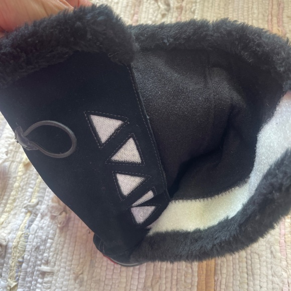 Women’s Vans Black Suede Faux Fur Phoebe Sneaker Velcro Boots - Picture 5 of 6